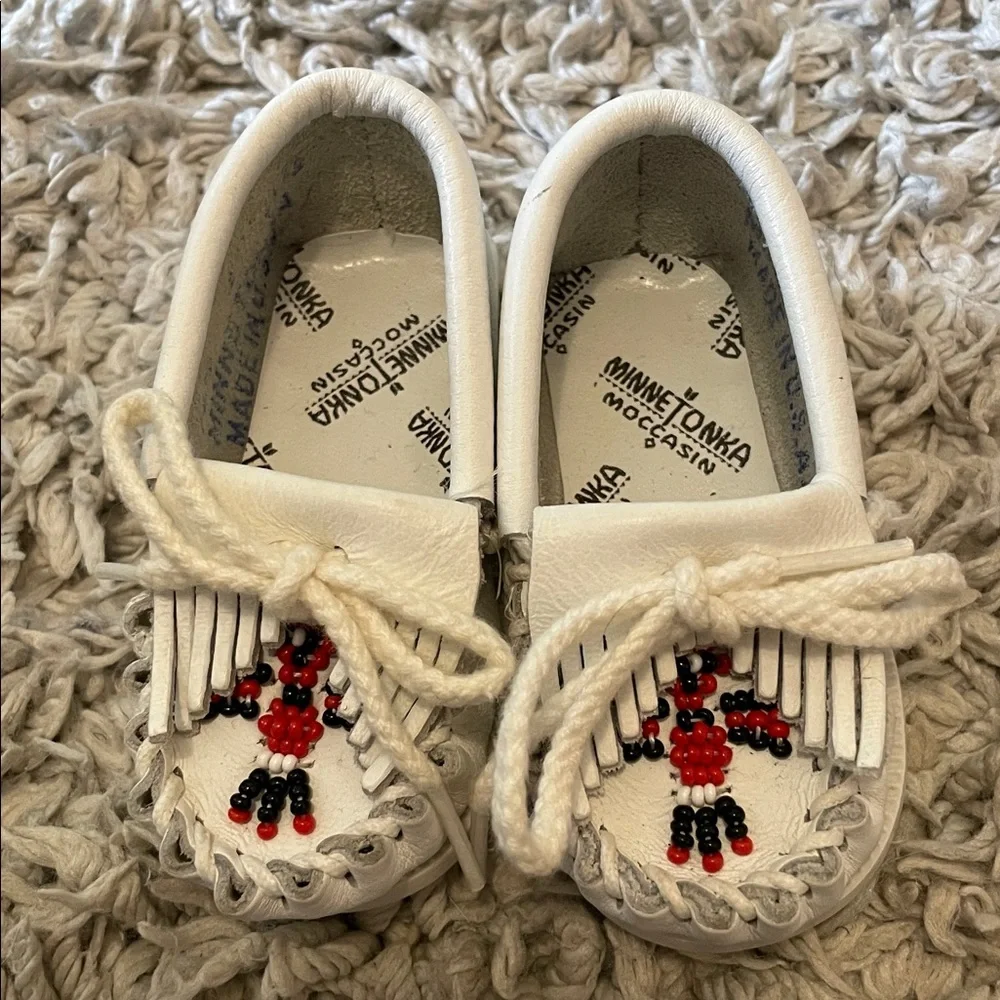 Minnetonka Thunderbird White Leather Moccasin, Size 2, Made in U.S.A.
